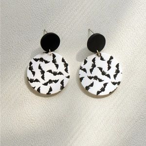 3/$20 🎃🦇 HALLOWEEN 🦇🎃 Black and White Acrylic Bat Earrings